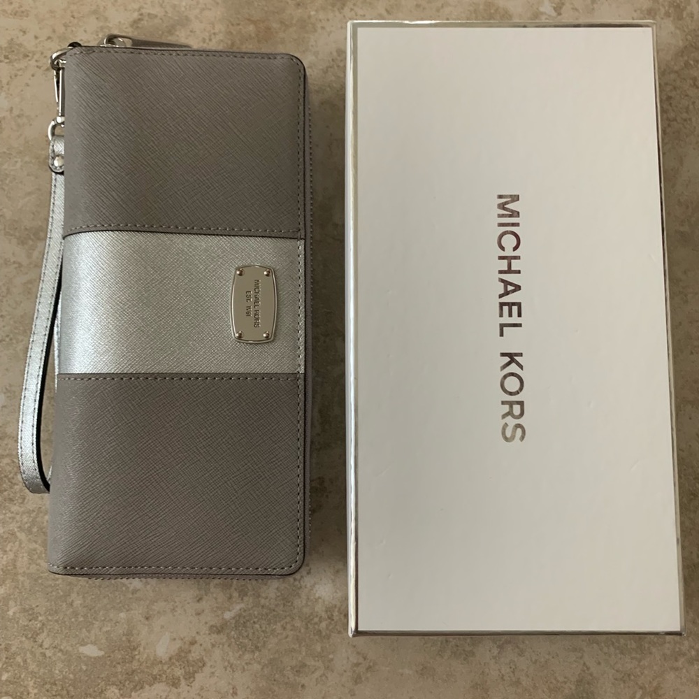 Michael Kors wallet wristlet silver
